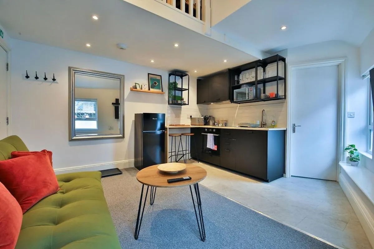 Apartman Cozy Mezzanine Flat In Vibrant Canton Cardiff
