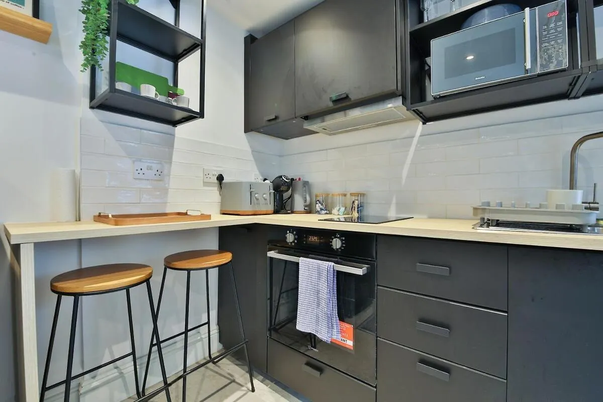 Cozy Mezzanine Flat In Vibrant Canton Cardiff
